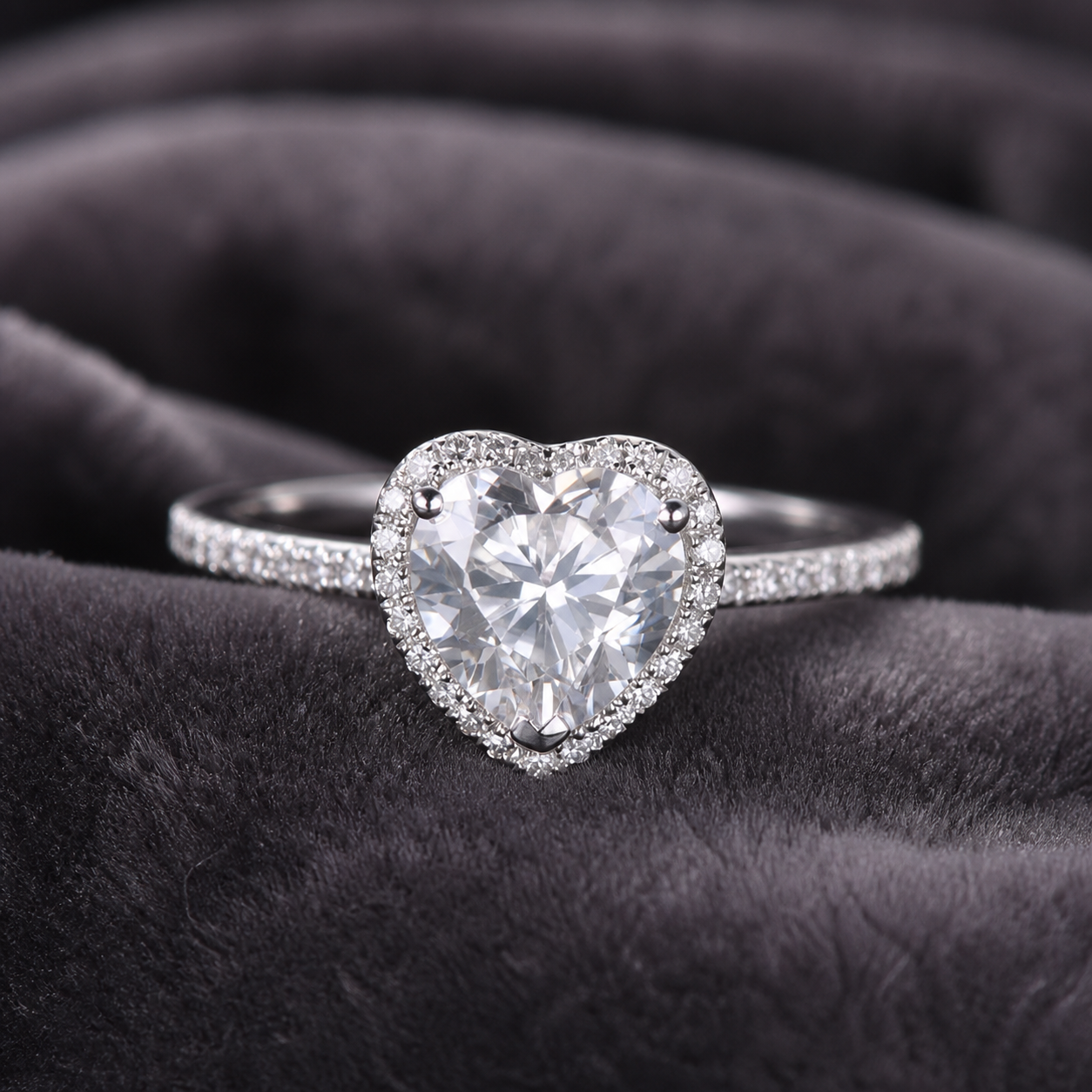 Luxury Silver Color Heart Ring for Women Exquisite Fashion Metal Inlaid White Zircon Stones Wedding Ring Engagement Jewelry